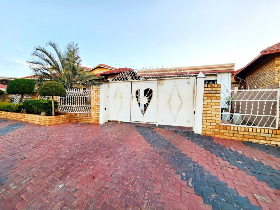 3 Bedroom Property for Sale in Tlhabane West North West